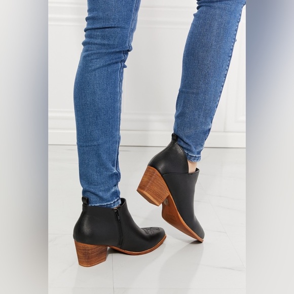 MMShoes Trust Yourself Embroidered Crossover Cowboy Bootie in Black - Picture 3 of 6